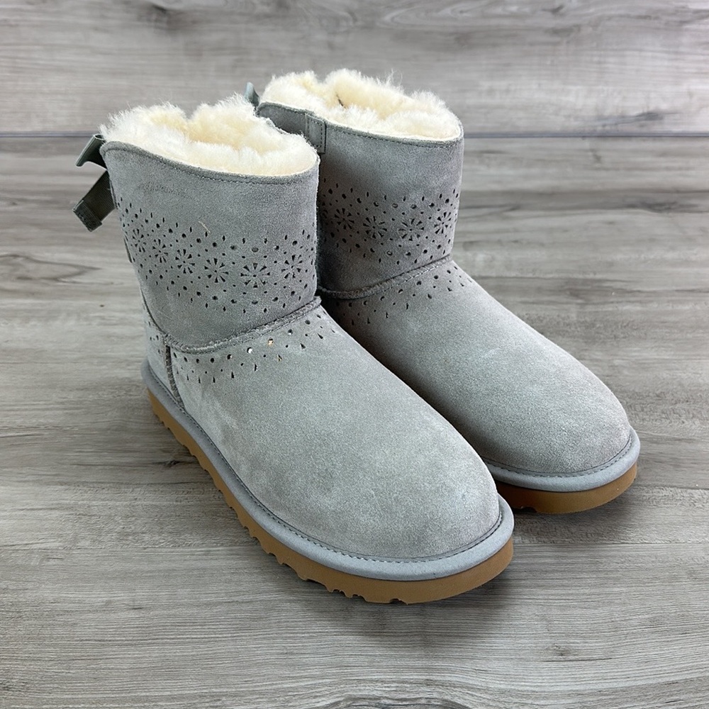 🍁 UGG 🍁 Women's Da Sunshine Perf
Drizzle Suede Boots - Picture 2 of 16